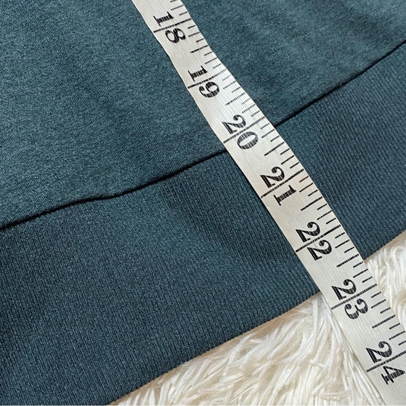 Vuori Long Sleeve Halo Crew DreamKnit Pullover Se Spray 
Heather Size M - Picture 5 of 5